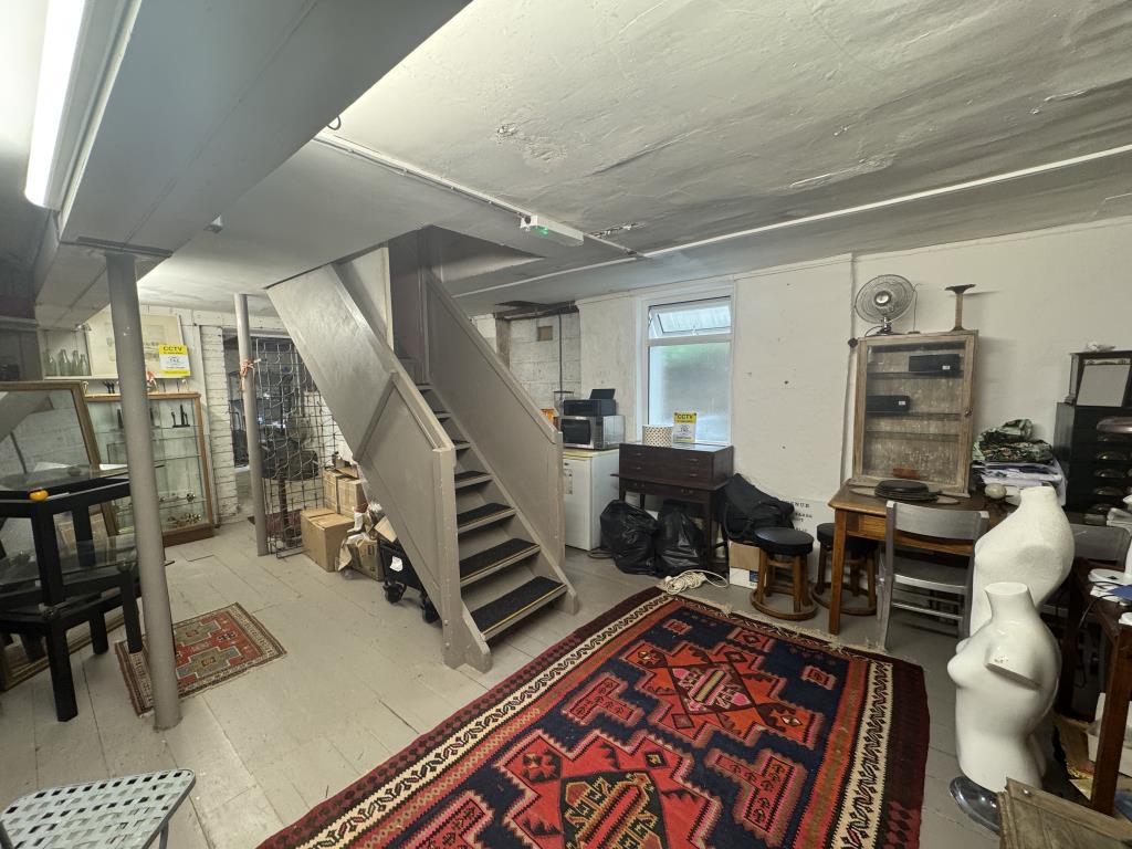 Lot: 46 - COMMERCIAL PROPERTY WITH POTENTIAL IN POPULAR LOCATION - Lower ground floor